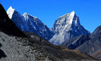 Cholatse Peak Climbing