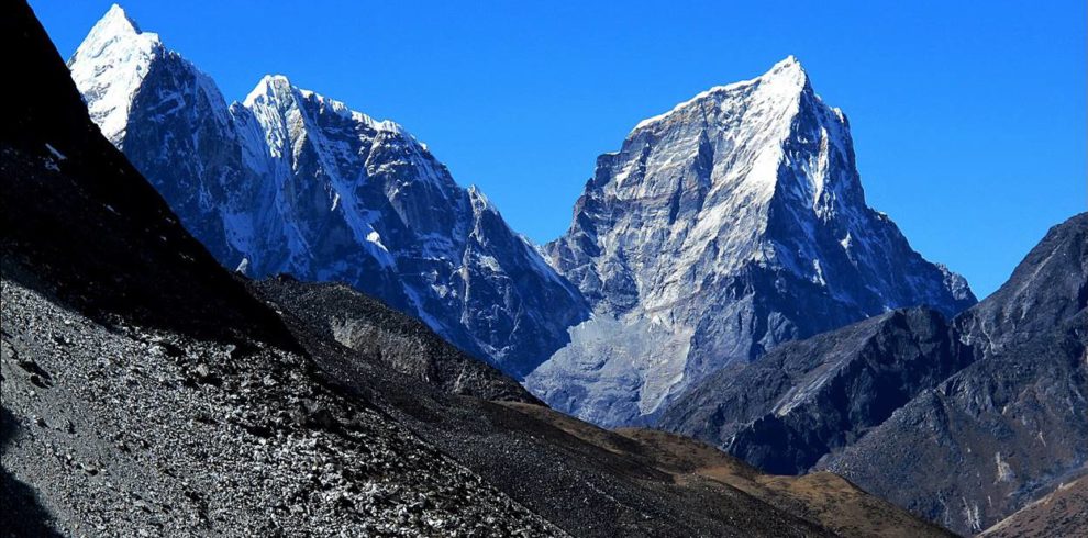 Cholatse Peak Climbing