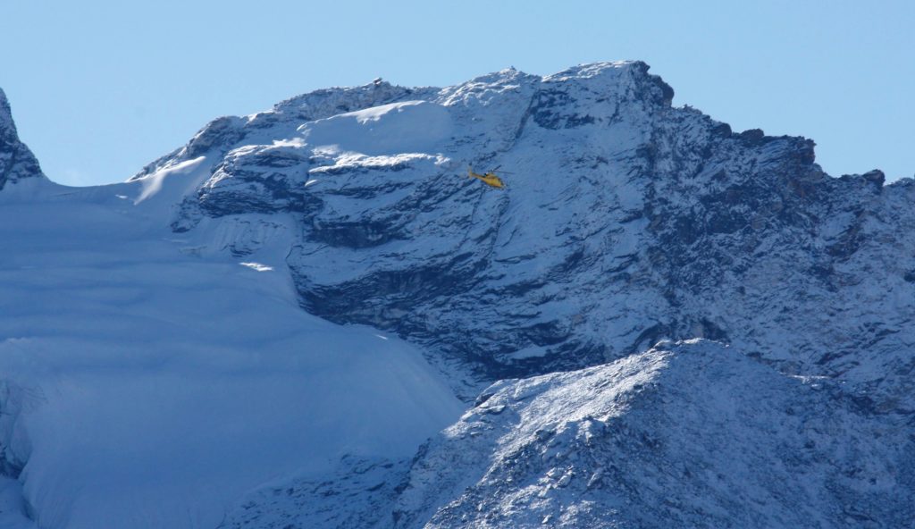 Everest Helicopter trek